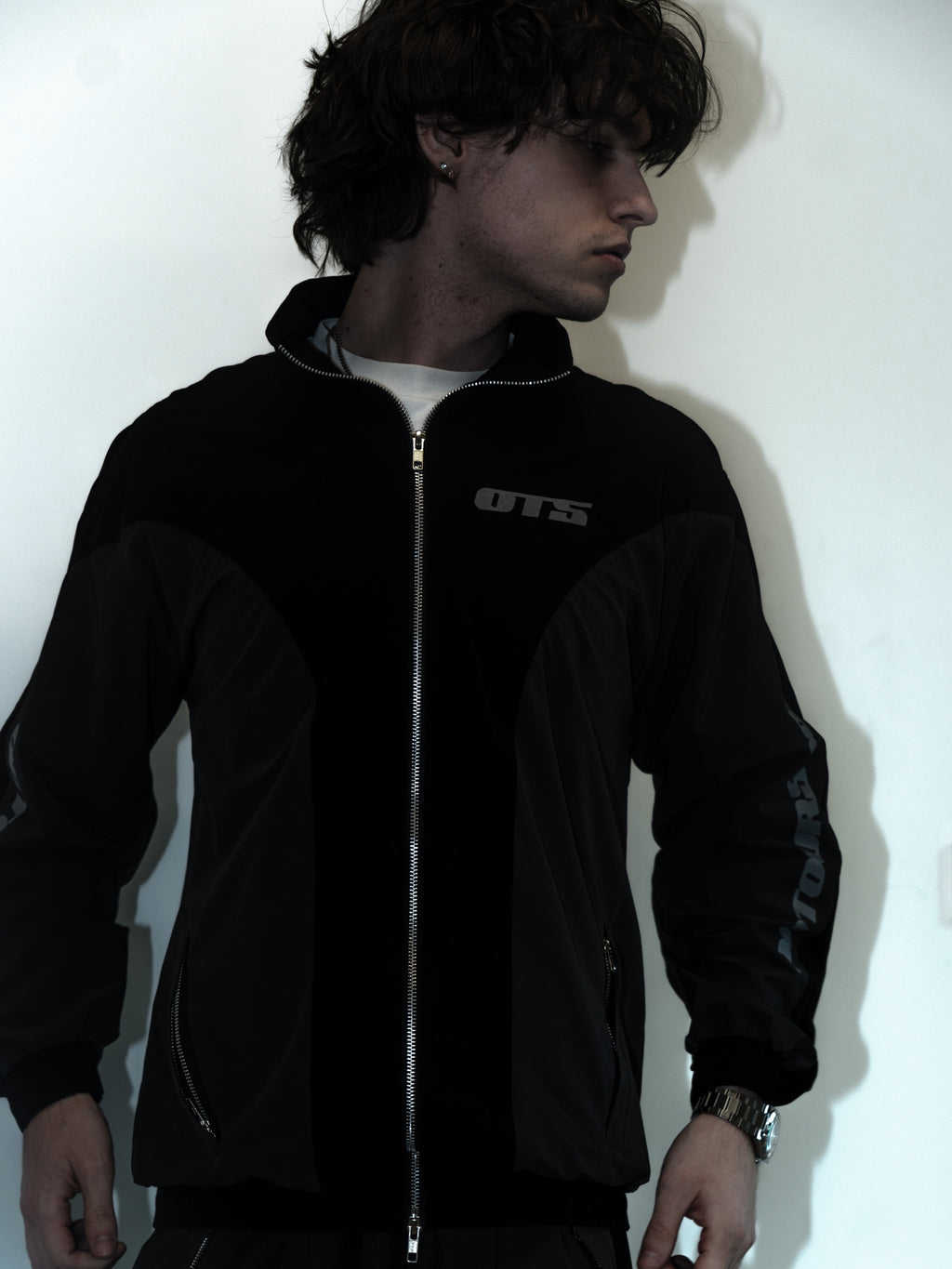 kuro haiiro tracksuit